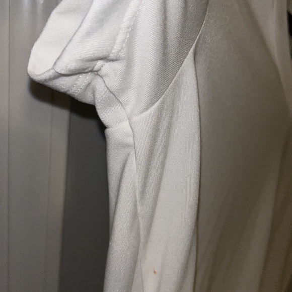 Under armor heat gear tee in perfect condition … bought and never wore - Picture 6 of 8